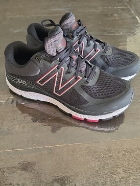 (9) New Balance 840 Black & Red Men's Running Sneakers Athletic Athleisure Comfy